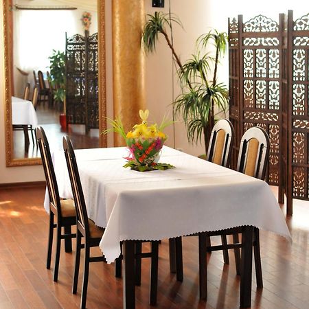 Hotel Restauracja Lorenzo Stopnica Dış mekan fotoğraf