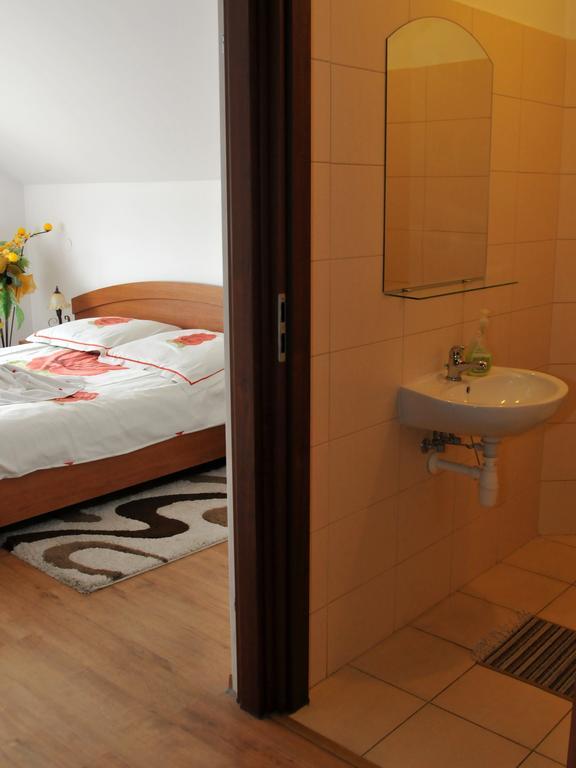 Hotel Restauracja Lorenzo Stopnica Dış mekan fotoğraf