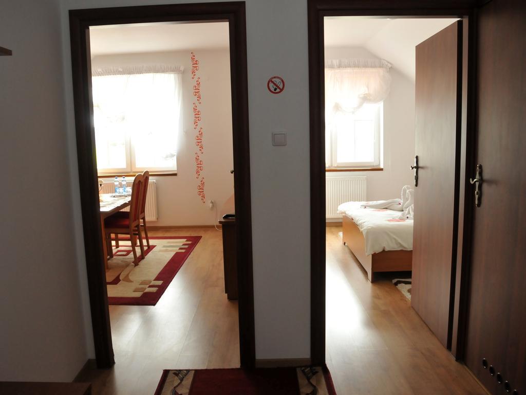 Hotel Restauracja Lorenzo Stopnica Oda fotoğraf