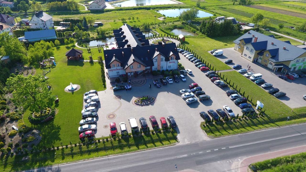 Hotel Restauracja Lorenzo Stopnica Dış mekan fotoğraf