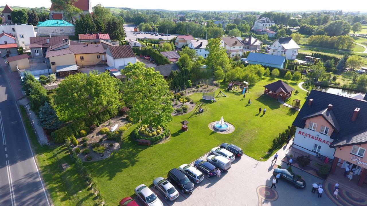Hotel Restauracja Lorenzo Stopnica Dış mekan fotoğraf